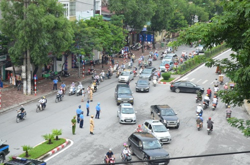 Hà Nội: Chặt hạ 35 cây xanh đường Cầu Giấy phục vụ dự án tuyến ĐSĐT Nhổn – ga Hà Nội
