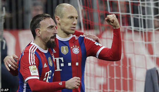 Arjen Robben ghi bàn thắng thứ 100, Bayern Munich thắng Freiburg 2-0