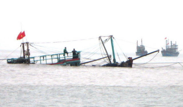 Nghệ An: Hai ngư dân mất tích trên biển