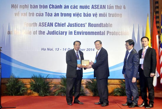 Hội nghị bàn tròn Chánh án các nước ASEAN lần thứ 4: Xây dựng một cộng đồng ASEAN phát triển, thịnh vượng