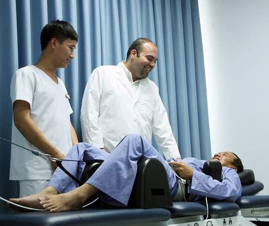 Công nghệ chữa bệnh thần kinh cột sống đã có mặt tại Việt Nam