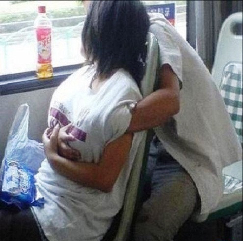 Tổ chức xe buýt dành riêng cho phụ nữ: “Không giải quyết được tận gốc vấn đề quấy rối tình dục”