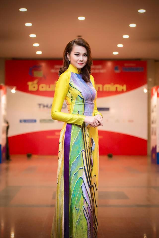 Dàn mỹ nhân tỏa sáng cùng áo dài in địa danh Việt Nam
