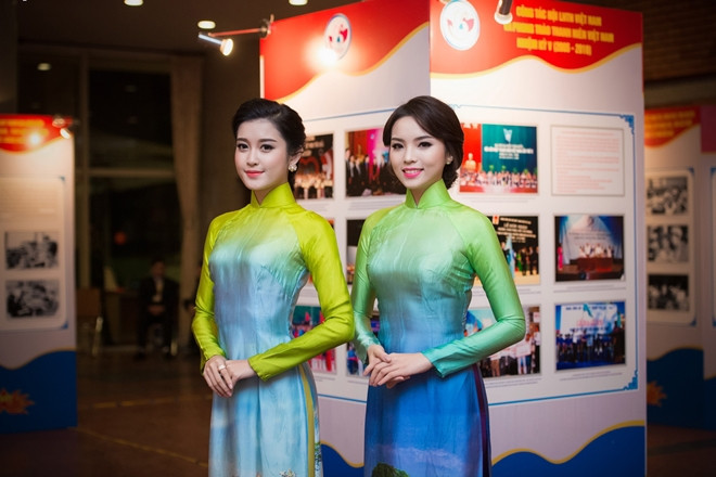 Dàn mỹ nhân tỏa sáng cùng áo dài in địa danh Việt Nam