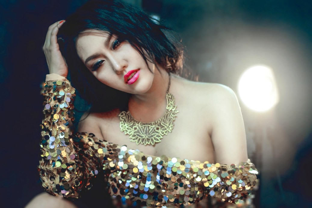 ‘Chat’ với người mẫu Phi Thanh Vân: Tiền không bạc nhưng lòng người bạc (P1)