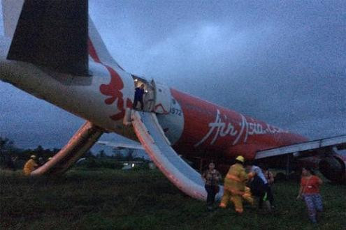 Một máy bay hãng AirAsia tiếp tục bị tai nạn