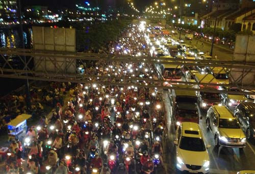 Hà Nội - TP. Hồ Chí Minh: Những thời khắc khó quên đón chào năm mới