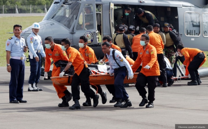 Khu trục USS Sampson “ra tay”, 16 thi thể đã được tìm thấy