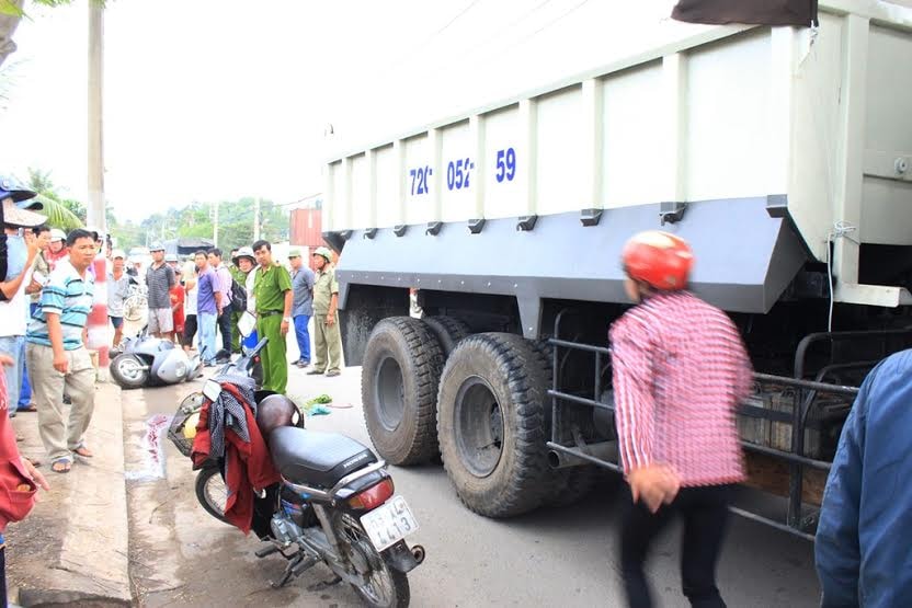 Xe ben tông chết một người, một người khác bị thương