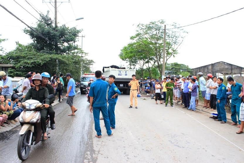 Xe ben tông chết một người, một người khác bị thương