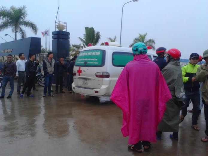 Nghệ An: Hàng trăm công nhân nhập viện nghi bị ngộ độc thức ăn