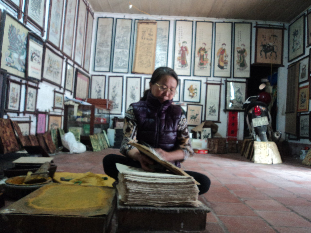 Nữ nghệ nhân đầu tiên của làng tranh Đông Hồ