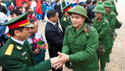 Bộ Tư lệnh Thủ đô tuyển dụng 8 con em thương bệnh binh vào quân đội