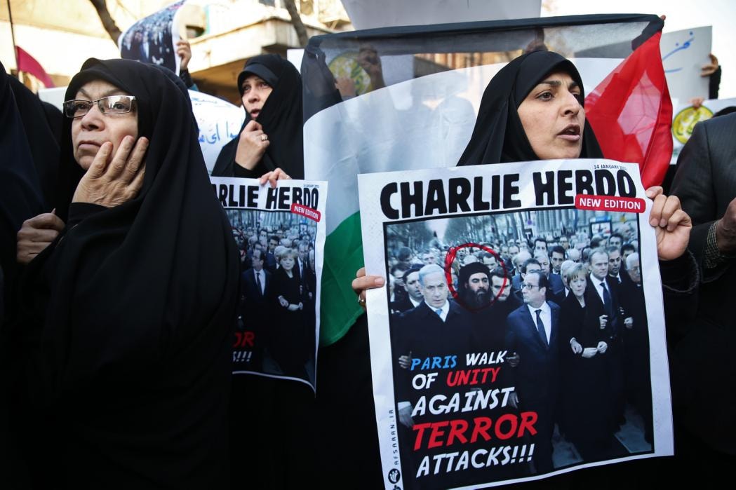 Chùm ảnh Iran dậy sóng biểu tình phản đối Charlie Hebdo