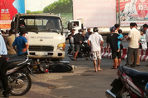 “Xe điên” đâm hàng loạt xe gắn máy tại cây xăng, nhiều người phải cấp cứu