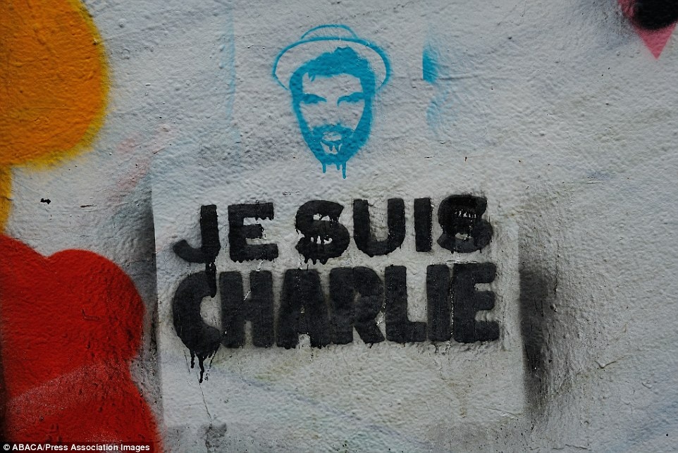 Paris tràn ngập tranh grafitti tưởng nhớ nạn nhân vụ Charlie Hebdo