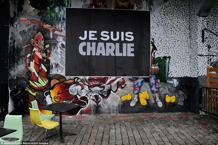 Paris tràn ngập tranh grafitti tưởng nhớ nạn nhân vụ Charlie Hebdo