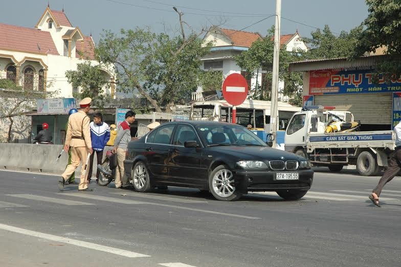 Nghệ An: Tông vào đuôi xế hộp, một người tử vong