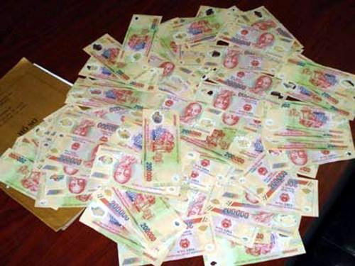 Lạng Sơn: Khởi tố kẻ vận chuyển 100 triệu tiền giả