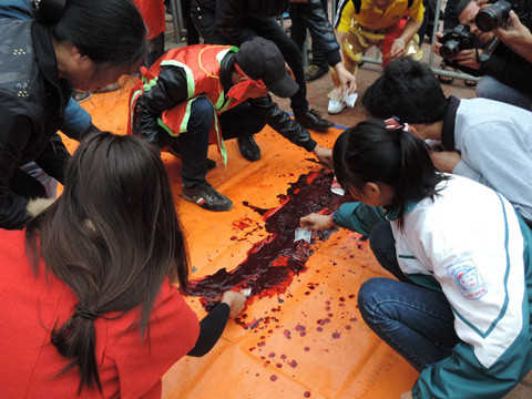 Chém lợn tại Bắc Ninh – “Lễ hội man rợ” cần được chấm dứt