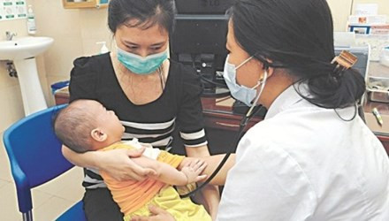 Nóng lạnh thất thường nhiều trẻ em nhập viện do viêm phổi