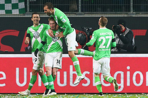 Cận cảnh Bayern Munich thất bại không tưởng 1-4 trước Wolfsburg
