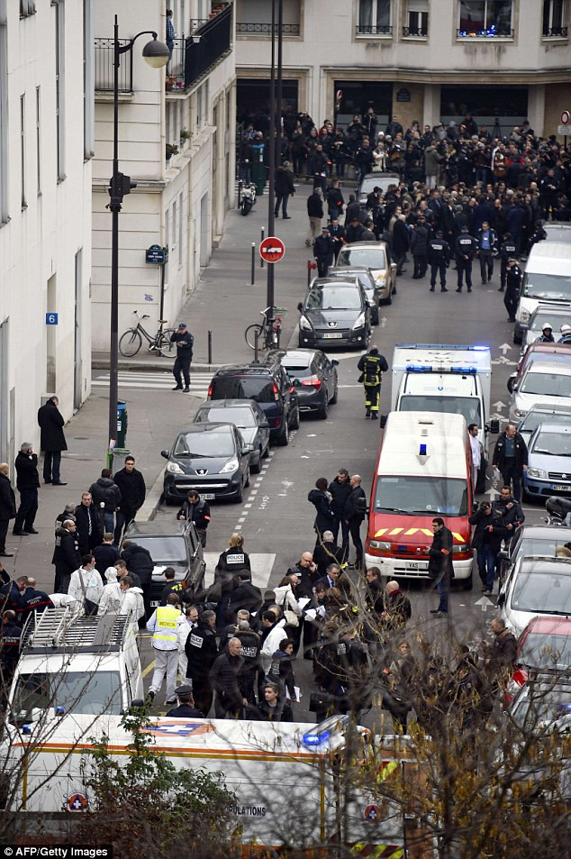 Trò chuyện với họa sĩ may mắn thoát chết vụ Charlie Hebdo: Họ là những kẻ “đạo đức giả”