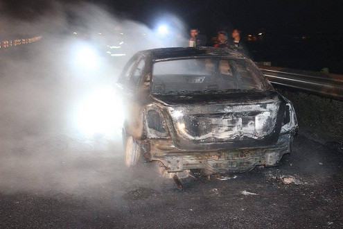 Xe ô tô Daewoo Lacetti cháy rụi trên cao tốc Pháp Vân – Cầu Giẽ