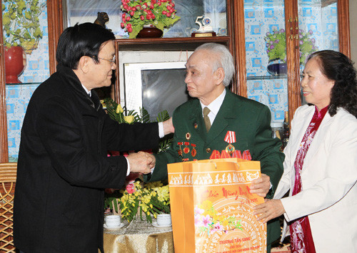 Chủ tịch nước thăm và chúc Tết đồng bào, chiến sỹ tỉnh Lào Cai