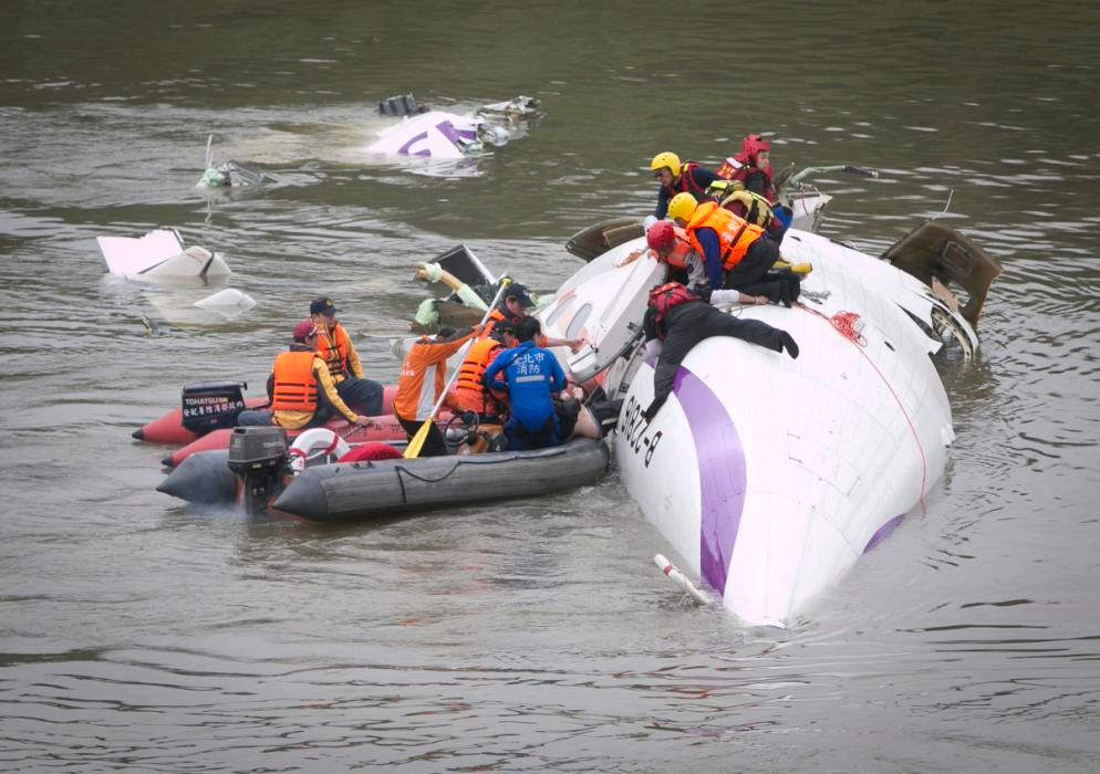 Những hình ảnh mới nhất về vụ tai nạn máy bay Đài Loan ATR 72-600