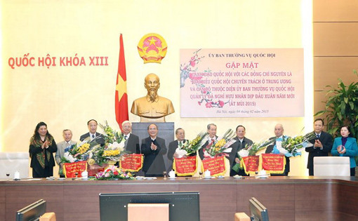 Chủ tịch Quốc hội Nguyễn Sinh Hùng gặp mặt nguyên đại biểu Quốc hội chuyên trách 