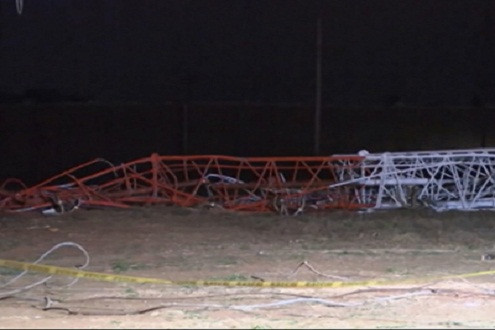 Máy bay đâm vào tháp truyền hình, 1 người thiệt mạng
