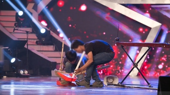 Bán kết Vietnam's Got Talent: Kính vỡ tan trên sân khấu