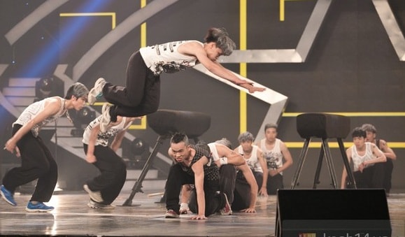 Bán kết Vietnam's Got Talent: Kính vỡ tan trên sân khấu