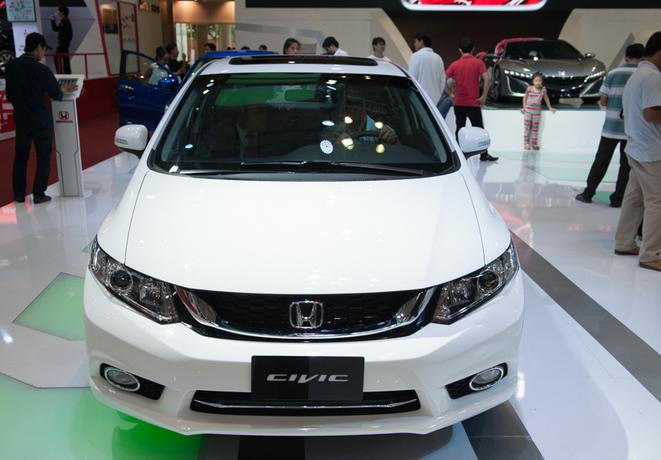 Honda Civic 2015 thay đổi căn bản để cạnh tranh với Altis