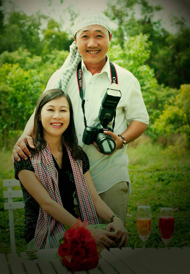 Anh Nguyễn Việt Tiến cùng vợ.