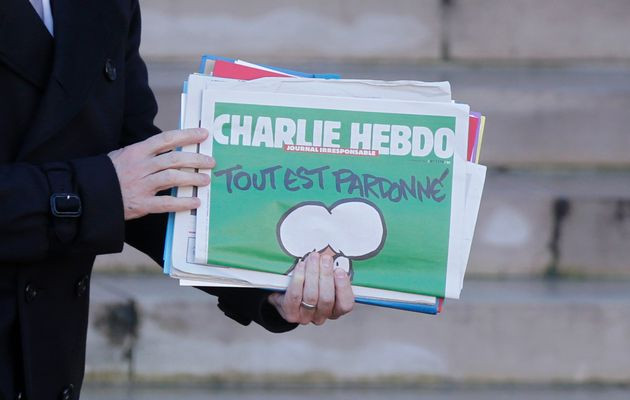 Nhật Bản lại “ồn ào” với cuốn sách in tranh biếm họa của Charlie Hebdo