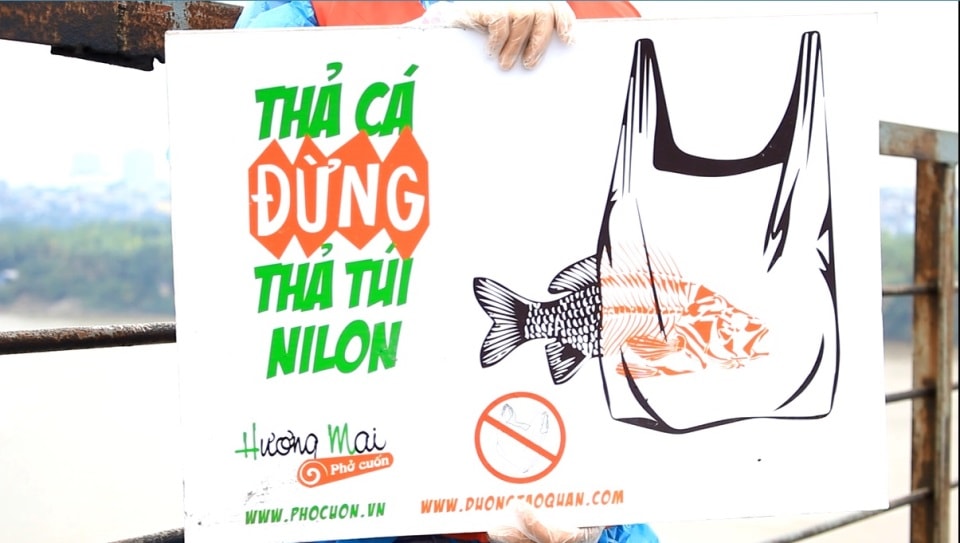 Thông điệp “thả cá đừng thả túi nilong” được gửi đến mọi người