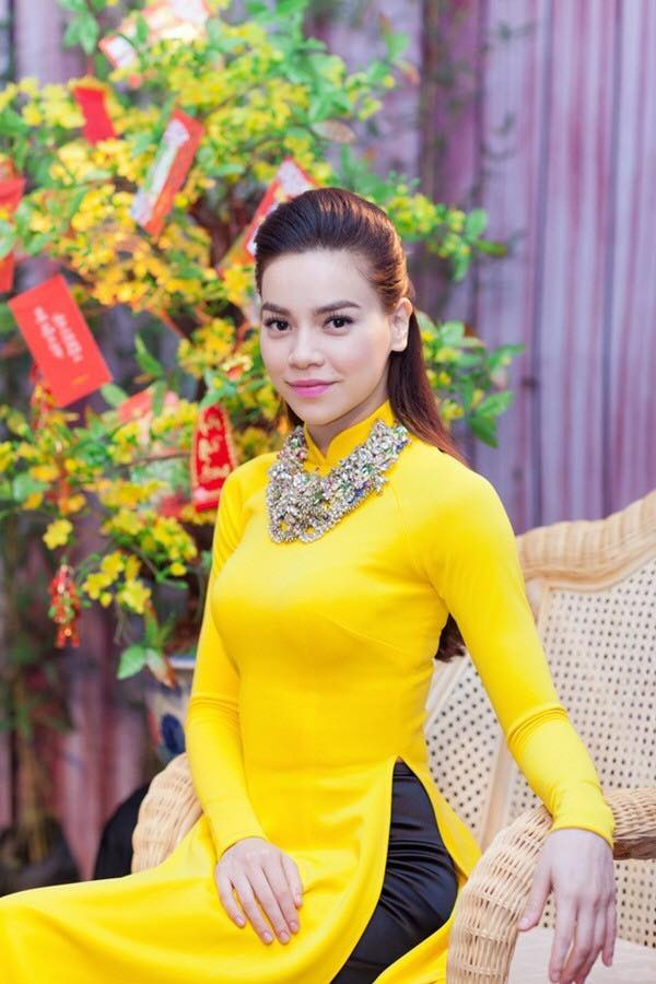 Trang phục đón Tết của Sao Việt