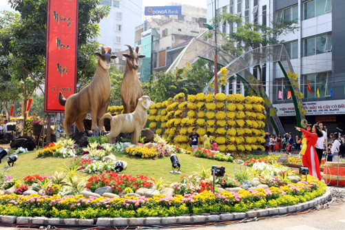 Thành phố Hồ Chí Minh: Rực rỡ sắc màu đường hoa