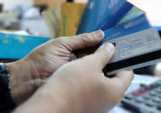 2 đối tượng người nước ngoài rút tiền bằng thẻ ATM giả bị bắt trong đêm