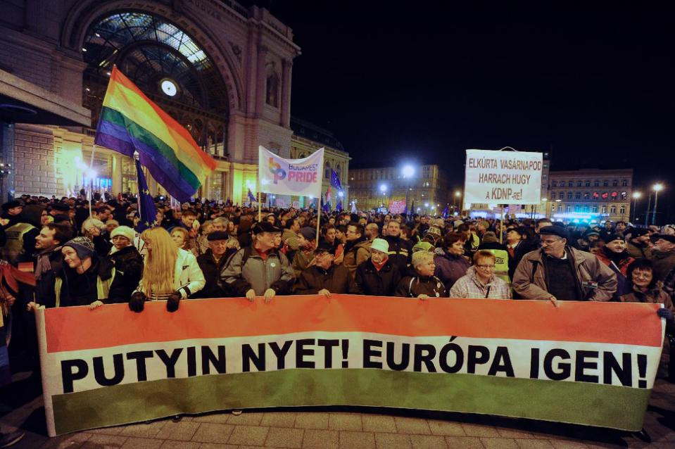 2.000 người Hungary biểu tình phản đối Tổng thống Putin