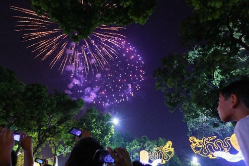 Những địa điểm đẹp xem bắn pháo hoa Tết Ất Mùi tại Hà Nội