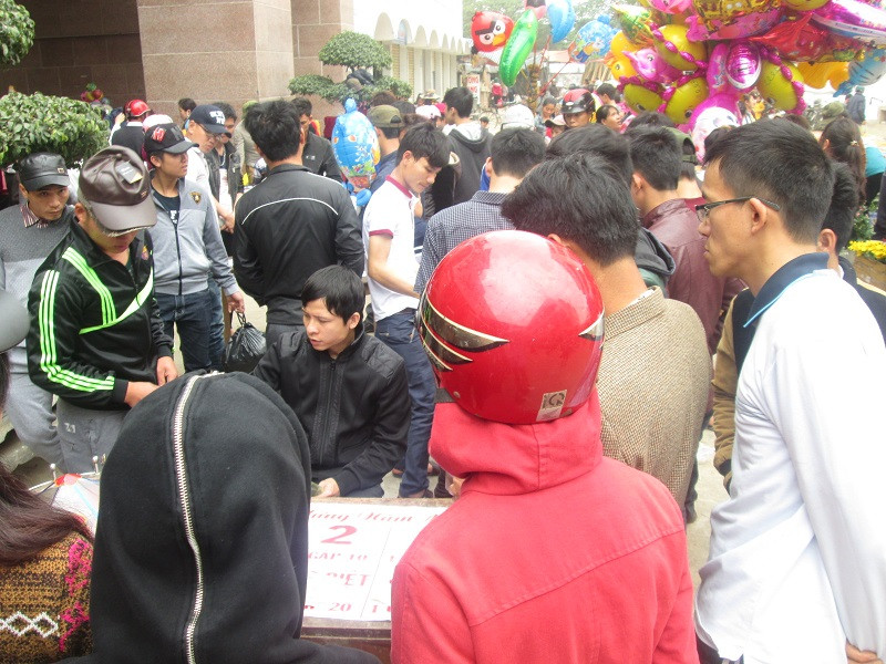 Cờ bạc biến tướng hoành hành chợ Giát ngày 30 Tết