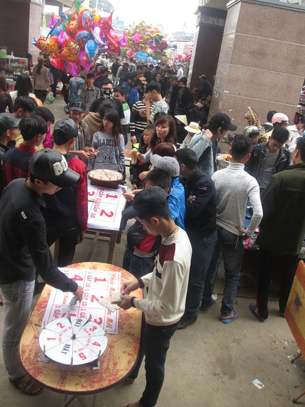 Cờ bạc biến tướng hoành hành chợ Giát ngày 30 Tết