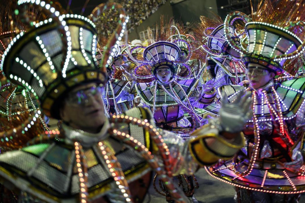 Chùm ảnh: Carnival Rio de Janeiro - Nghệ thuật hòa âm của sắc màu và ánh sáng