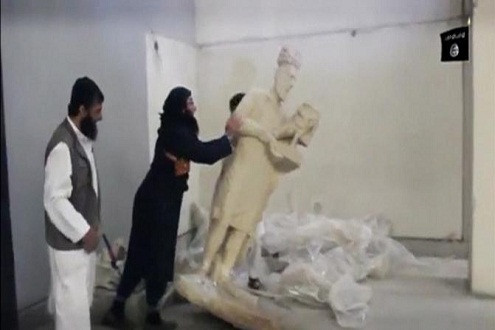 Chiến binh Hồi giáo cực đoan đập tan những tác phẩm điêu khắc cổ của Iraq