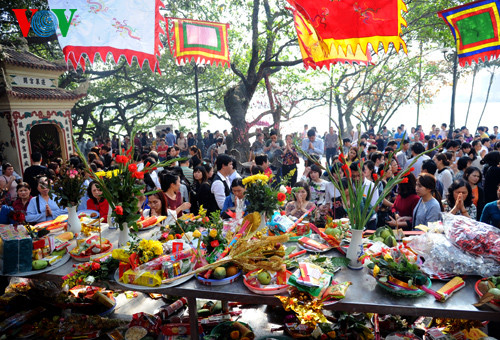 PGS.Trịnh Hòa Bình: Tục “cướp…” trong lễ hội diễn ra một cách trần trụi theo nghĩa đen