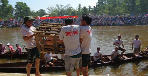 Thừa Thiên Huế: Đua thuyền sôi nổi trên sông Vực