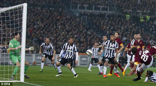 Cận cảnh AS Roma cầm hòa Juventus ở vòng 25 Serie A